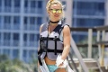 Britney Spears pri mladom frajerovi len tak kvitne: Fotky ako z Baywatchu