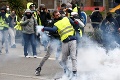 Žlté vesty opäť vyšli do ulíc francúzskych miest: Nizka účasť a menšie nepokoje