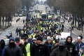 Žlté vesty opäť vyšli do ulíc francúzskych miest: Nizka účasť a menšie nepokoje