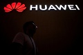 Zamestnanci Huawei uverejnili novoročný status: Za to, z akého mobilu ho napísali, ich stihol krutý trest