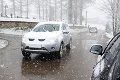 Cestári varujú vodičov: Jazdu môže skomplikovať poľadovica aj silné sneženie