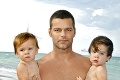 Ženský idol Ricky Martin žiari šťastím: Spolu s manželom sa stali rodičmi dcérky Lucie