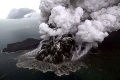 V Indonézii vyhlásili druhý najvyšší stupeň varovania pre sopku Anak Krakatau: Sopečný popol robí problémy