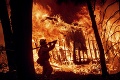 Katastrofický požiar v Kalifornii dostali hasiči pod kontrolu: Obete však môžu neustále stúpať