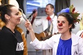 Pomáhajú aj virtuálne: Medicínski klauni zabávajú detských pacientov online