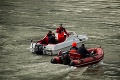 Grécka pobrežná stráž hľadá turistov: Na člne sa snažili uniknúť pred ničivým požiarom