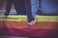 Kuba po protestoch začala konať: Manželstvá párov rovnakého pohlavia nepovolia
