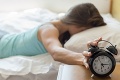 Koľko času by ste si mali denne vyhradiť pre spánok? Toto hrozí, ak je to menej ako šesť a viac ako osem hodín