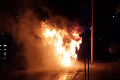 Desivé VIDEO z Bratislavy: Autobus pohltili plamene!