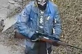 Po Bratislave sa prechádzal maskovaný človek so zbraňou! Polícia žiada o pomoc
