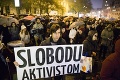 Ľudia v Bratislave žiadali prepustenie väznených aktivistov: Heslá na transparentoch hovoria za všetko