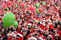 V Turíne sa zišiel rekordný počet Santa Clausov: Miesto saní zvolili originálne dopravné prostriedky