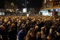 V Belehrade sa konali masové protesty proti prezidentovi: Srbi nechcú autokraciu