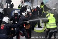 Žlté vesty protestovali aj v Belgicku: Stovky ich zatkli kvôli výtržnostiam