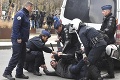 Polícia zasiahla proti demonštrantom v Bruseli: Žiadali odstúpenie premiéra