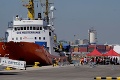 Posádka lode Aquarius opäť zachraňovala migrantov: Na drevených lodiach bolo viac ako 140 utečencov