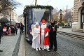 Po Bratislave znova jazdí vianočná električka: Prekvapí vás, koľko na nej žiari svetielok