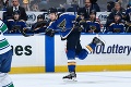 Obranca St. Louis Blues si vymenil pár ostrých slov s rozhodcom: Budem si robiť čo chcem!