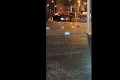 VIDEO Streľba v centre Bratislavy: Policajti pálili na taxík, exkluzívne zábery večernej drámy!