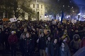 Ľudia v Bratislave žiadali prepustenie väznených aktivistov: Heslá na transparentoch hovoria za všetko
