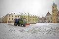 Mestské časti Bratislavy dajú na zimnú údržbu tisíce eur: Ako sa popasujú so snehom?