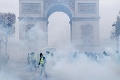 Paríž sa znovu zmenil na bojovú zónu: Protesty 
