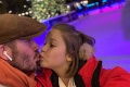 David Beckham uverejnil fotku, ako bozkáva svoju dcérku na ústa: Nechutné! odkazujú mu ľudia