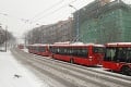 Počasie spôsobilo kolaps dopravy v okolí Bratislavy: Autobusy meškali vyše 90 minút