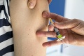 Ukrajina začala po niekoľkých odkladoch s očkovaním: Prvú dávku dostal lekár