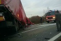 Smrť na ceste neďaleko hraníc s Maďarskom: Zahynul vodič († 33) dodávky