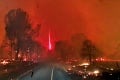 Ohnivá apokalypsa v Kalifornii nepoľavuje: Trpiacich ľudí dorazil Trumpov komentár