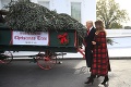 Trumpovcom priviezli vianočný stromček, ktorý bude zdobiť Biely dom: Ten je ale obrovský!