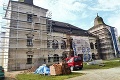 Historická budova má po 43 rokoch novú fasádu: Kaštieľ v Hanušovciach opravili za 350-tisíc €