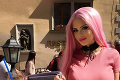 Česká Barbie po extrémnom zväčšení pŕs plakala: Pravda o tom, kto jej platí plastiky
