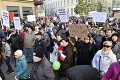 Demonštrácie proti Babišovi v Česku pokračujú: Transparenty s tvrdými odkazmi