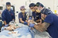 15-mesačné siamské dvojičky úspešne oddelili: Po operácii už stihli i niekoľko šibalstiev