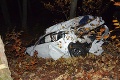 Mladý vodič na strednom Slovensku nezvládol zákrutu: Auto zletelo dolu svahom