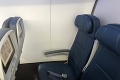 Cestujúci sa sťažoval, že sedí na mieste bez okna: Geniálna reakcia letušky, vás dostane do kolien