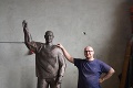 Obrovská pocta Paľovi Demitrovi († 36): Vytvoril mu sochu v životnej veľkosti