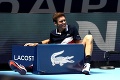 Nepríjemný pád! Francúzsky tenista zvalcoval reklamný panel a zranil sa