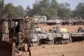 Izraelská armáda sa chystá povolať záložníkov: Zasadá bezpečnostný kabinet