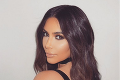 Preslávila kontúrovanie, teraz sa vybrala von nenalíčená: Pravá tvár Kim Kardashian