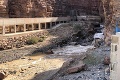 Po nečakanej povodni v Jordánsku pátrajú po nezvestných: Počet obetí znova stúpol