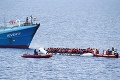 Líbyjská pobrežná stráž opäť úraduje: Do krajiny vrátila 315 ilegálnych migrantov