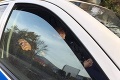 Fotka policajtov z Banskej Bystrice rozzúrila ľudí: To čo robia v tom aute?!