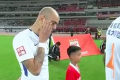 Šialené pravidlá v Číne: Futbalista sa len pohladkal po tvári a dostal trest!