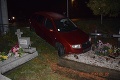 Mladý Košičan narazil autom do hrobu, to nebol jeho jediný problém: Skončil v policajnej cele