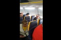 Muž na palube lietadla odmietol sedieť vedľa černošky: Niečo tak nechutné ste už dávno nevideli!