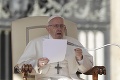 Pápež František vyzýva ľudí k tolerancii: Biblia nás učí prívetivosti k migrantom