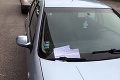 Parkovaciu politiku zhrnul do dvoch viet: Vodič nemal bratislavskú EČV, za stieračom si našiel jasný odkaz